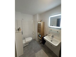 Badezimmer mit Dusche