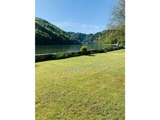 Waterfront_Gartenmauer_zur_Donau