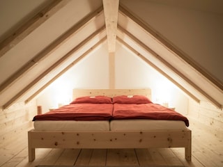 romantisches Schlafzimmer im Obergeschoss