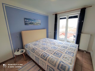 Schlafzimmer 2 in Ost-Süd-Ausrichtung mit Balkon