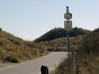 Fahrradweg durch die Dünen