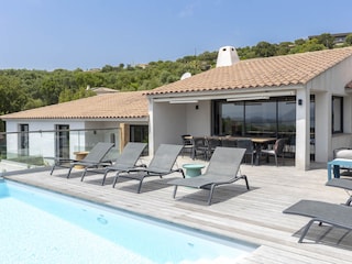 Das Haus mit Terrasse und Pool