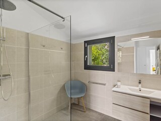 Duschbad mit bodengleicher Dusche