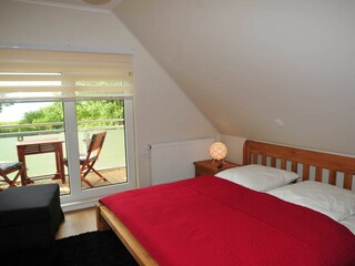 Wohlfühl-Schlafzimmer (1 von 2) mit TV im OG