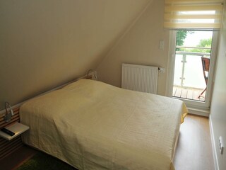 Wohlfühl-Schlafzimmer (2 von 2) mit TV im OG