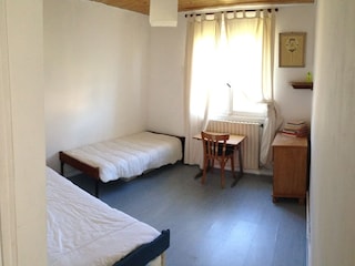 Schlafzimmer mit 2 Einzelbetten