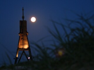 Kugelbake bei Vollmond