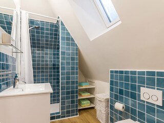 Badezimmer mit Dusche erste Etage