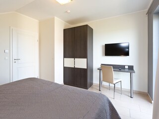 Schlafzimmer mit TV im DG