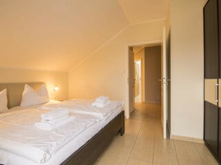 Schlafzimmer mit TV im DG