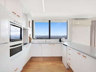Apartment Broadbeach Features 15