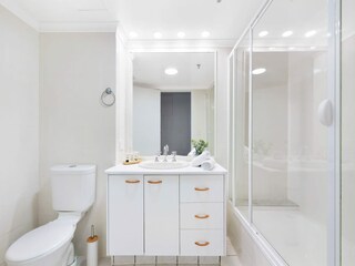 Apartment Broadbeach Features 16