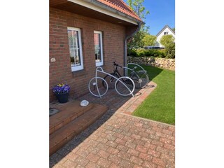 Fahrradabstellfläche mit Steckdose zum Laden
