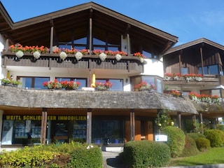 Blick auf die Ferienwohnung von der Seewiese