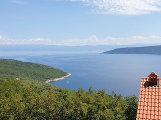 Meerblick auf die wilde Küste