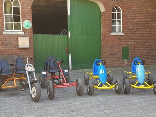 7 heiß geliebte Gokarts + Anhänger zur freien Verfügung