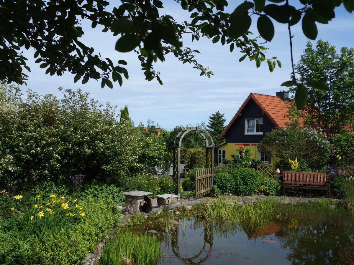 Auch am Teich finden Sie ein romantisches Plätzchen