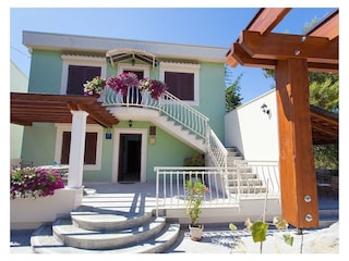Das Haus Dinka mit Pool