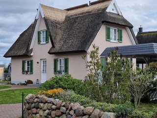 Frontansicht mit Carport