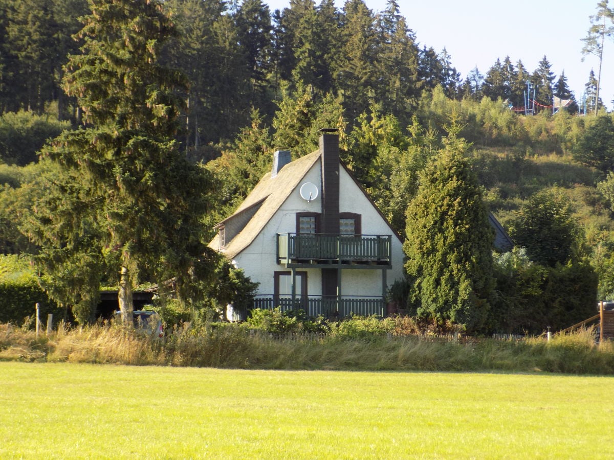 Im Sommer - Oben rechts erkennbar der "Adventure Berg"