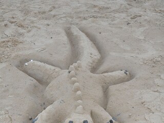 Sandburgen oder mit den Kindern Sandskulpturen bauen