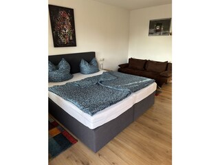 Schlafzimmer 1