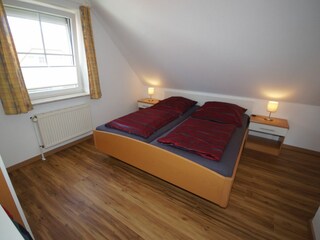 Schlafzimmer OG mit Doppelbett