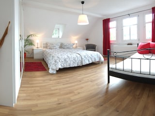 das Schlafzimmer