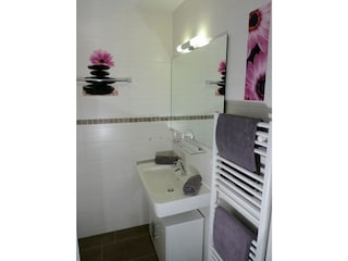 Gemütliches Bad/WC mit Fussbodenheizung