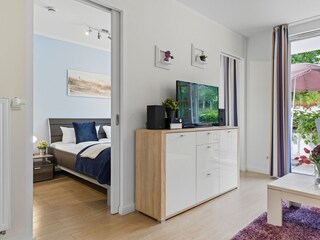 Wohnbereich mit Blick in das Kapitänsschlafzimmer