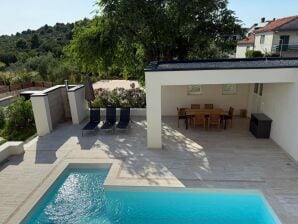 Ferienhaus FILI mit Pool auf der Insel Murter - Murter (Stadt) - image1