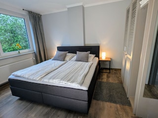 Schlafzimmer 1