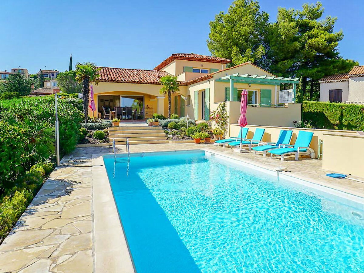 Villa mit Pool und traumhaftem Meerblick in SaintAygulf