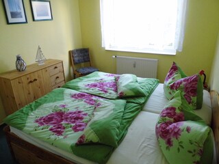 Schlafzimmer mit Doppelbett