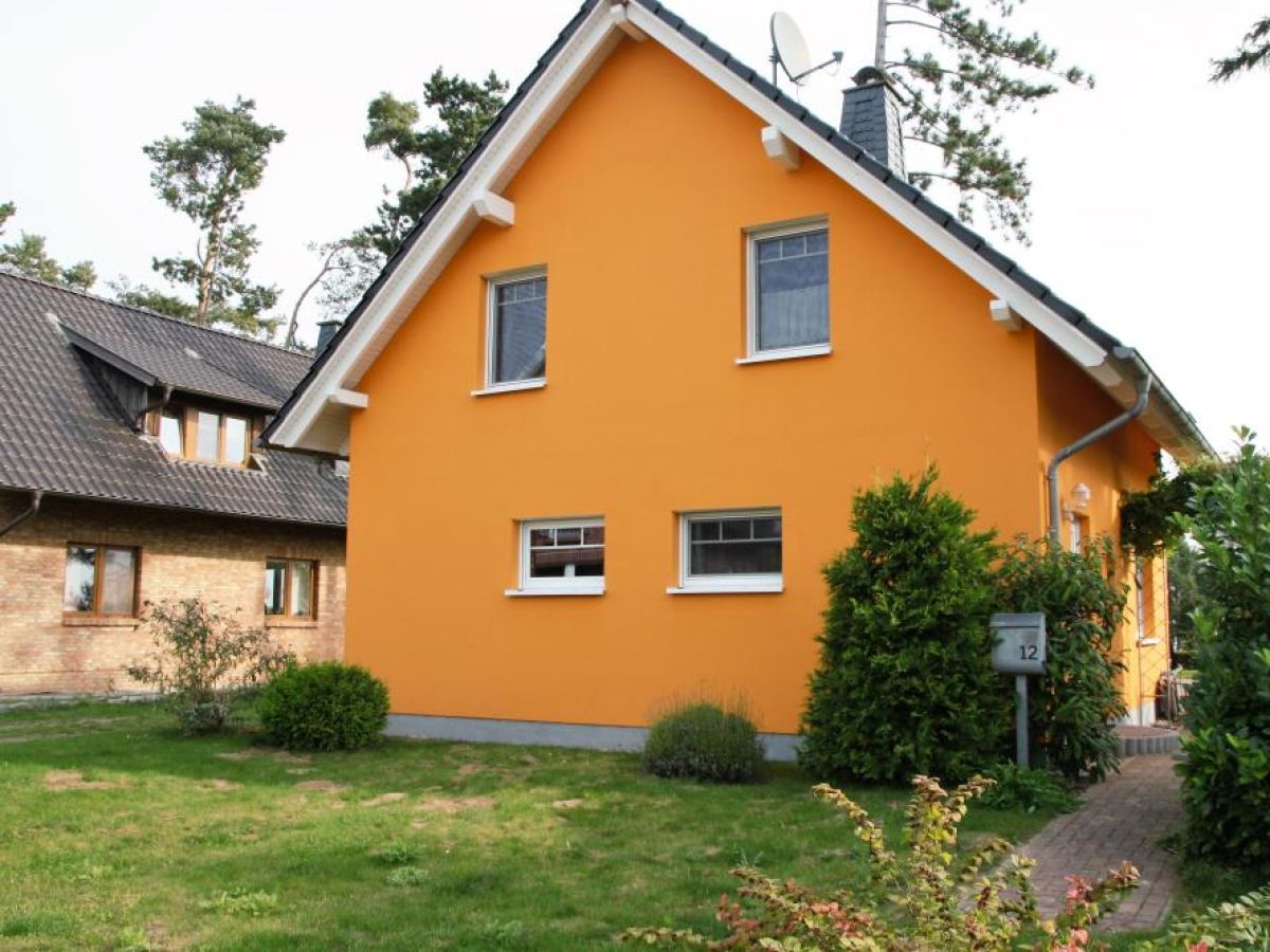 12 familienfreundliches Ferienhaus mit großem Garten