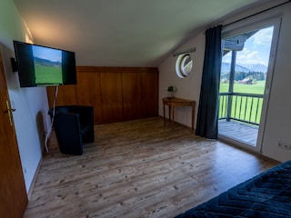 Doppelschlafzimmer im Obergeschoss mit Balkon