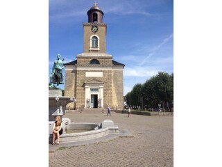 Marienkirche und Tinebrunnen am Marktplatz