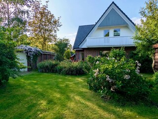 Blick vom Garten aufs Haus.