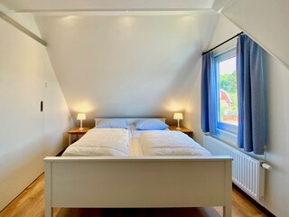 Das Schlafzimmer mit Doppelbett