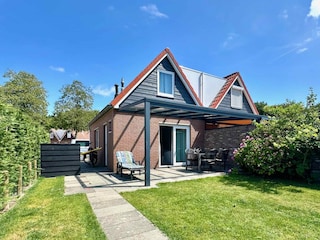 Die überdachte und windgeschützte Terrasse