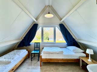 Schlafzimmer 2 oben mit zwei Einzelbetten