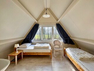 Schlafzimmer 3 oben mit zwei Einzelbetten