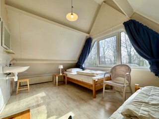 Schlafzimmer 3 oben mit zwei Einzelbetten