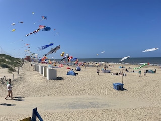 Drachten Fest am Strand von Callantsoog