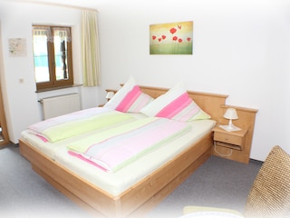 Schlafzimmer 1
