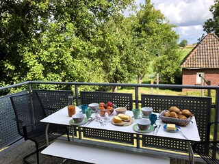 Frühstück auf dem Balkon
