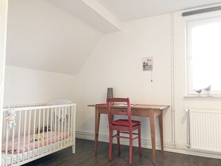 Schreibtisch im großen  Elternschlafzimmer