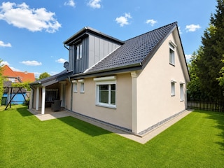 Gartenansicht mit 2. Terrasse