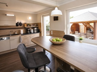 Landhausküche - direkter Zugang zur Terrasse