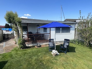 Chalet mit Garten rundum und Bootssteg